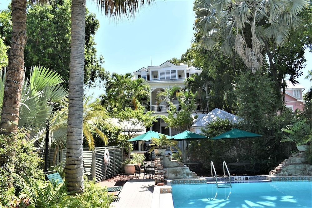Simonton Court Historic Inn & Cottages 1