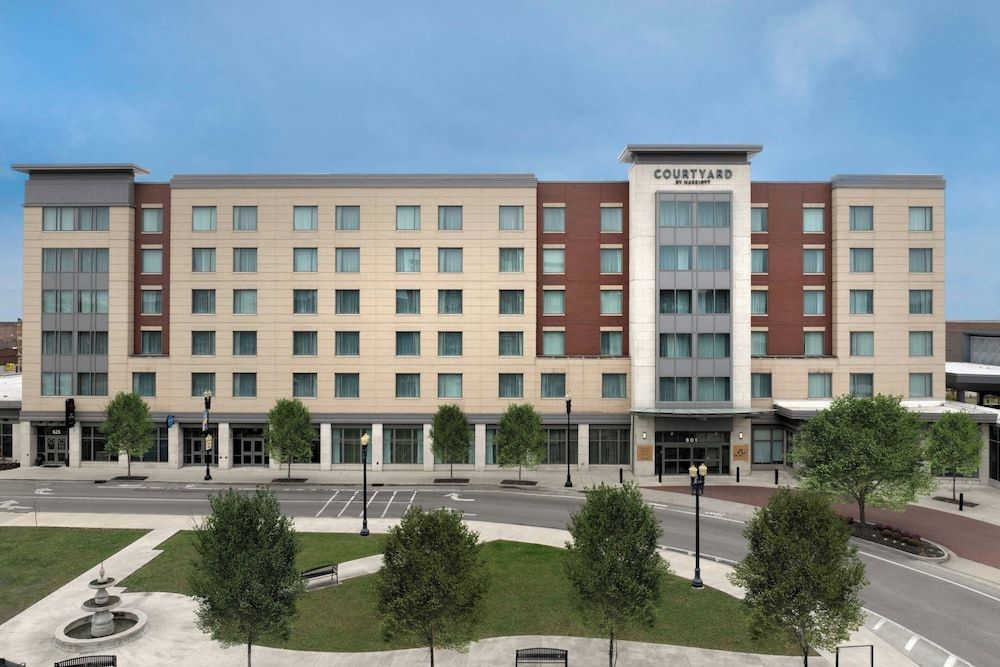 Courtyard by Marriott Muncie at Horizon Convention Center 1