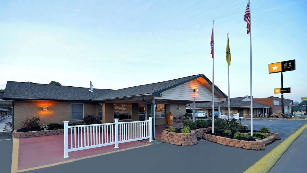 M Star Hotel Searcy 1
