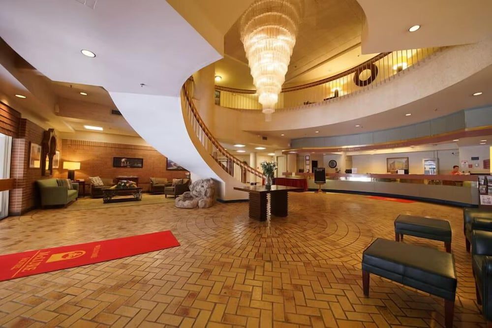 McLure Inn and Suites 1