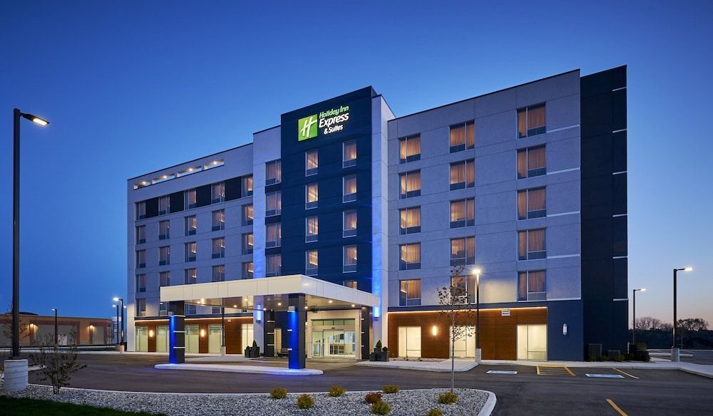 Holiday Inn Express & Suites WINDSOR EAST – LAKESHORE by IHG 1