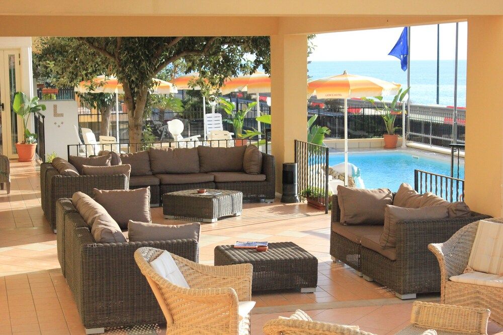 Lion's Hotel 1