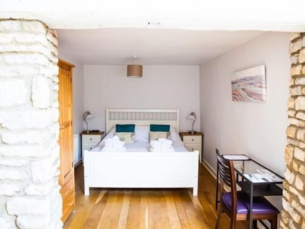 Wild Garlic Rooms 2