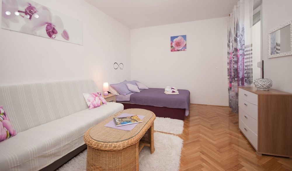 Studio apartment Tina 2
