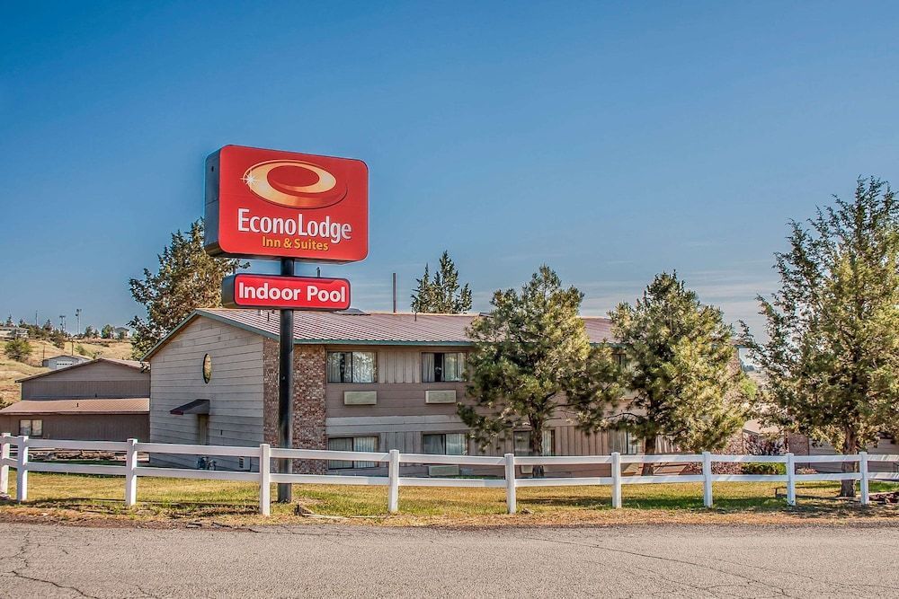 Econo Lodge Inn & Suites Madras 1