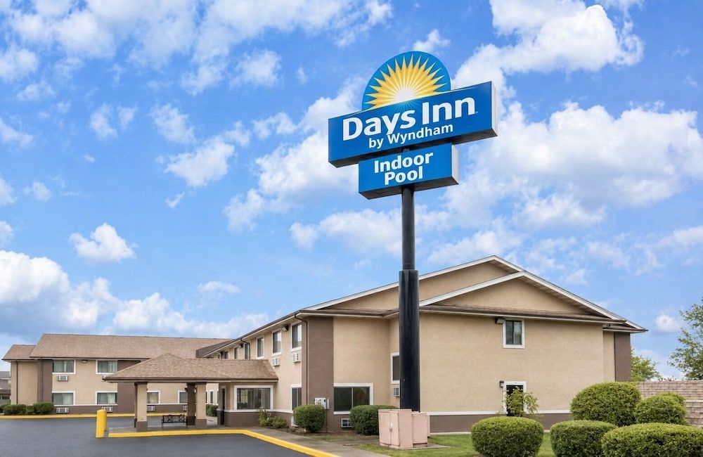 Days Inn by Wyndham Topeka 1