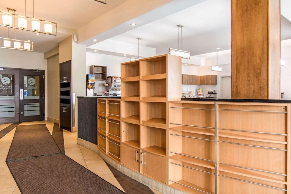 Comfort Inn & Suites 2