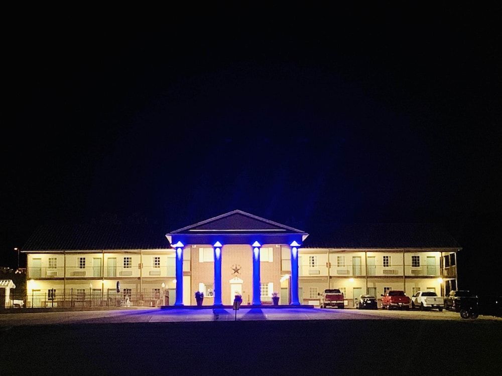 Weston Inn & Suites 1