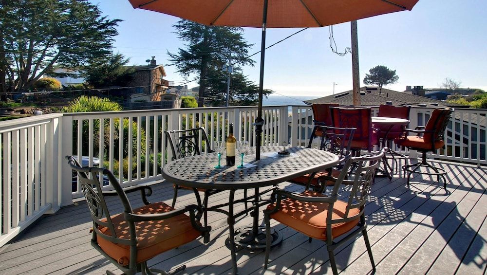 Ocean Echo Inn & Beach Cottages 1