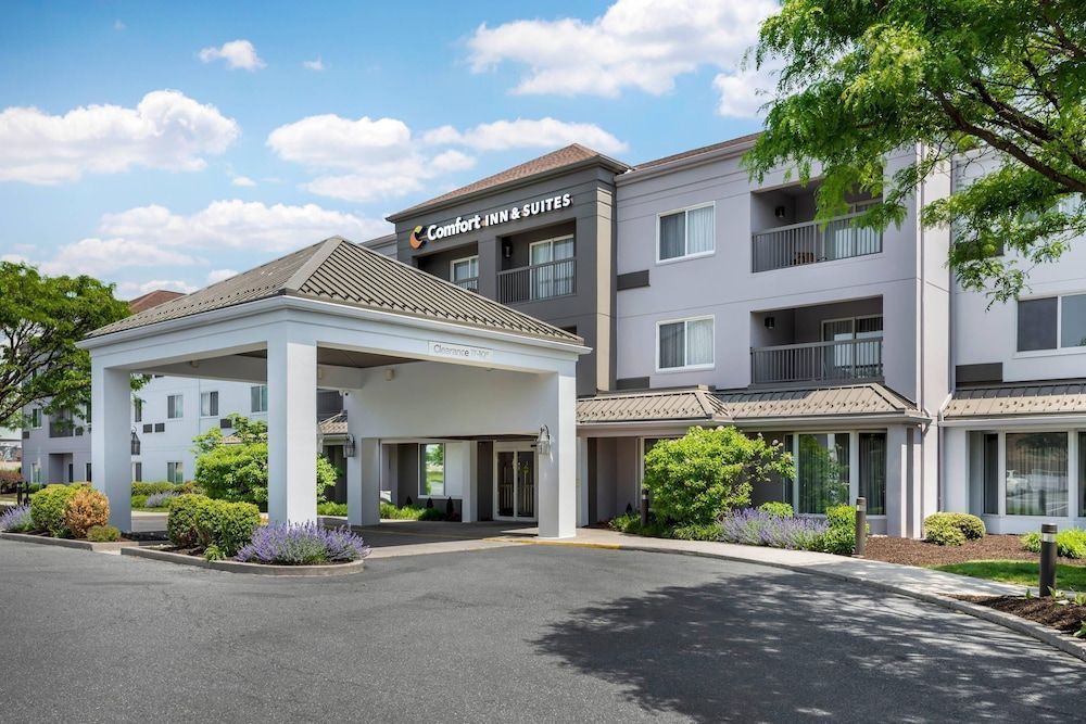 Comfort Inn & Suites Bethlehem Lehigh Valley Airport 1