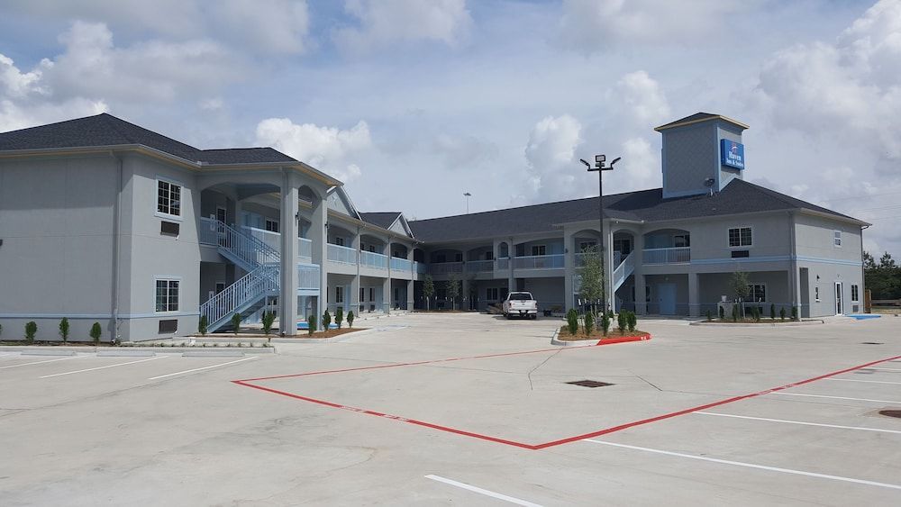 Haven Inn & Suites willowbrook 1