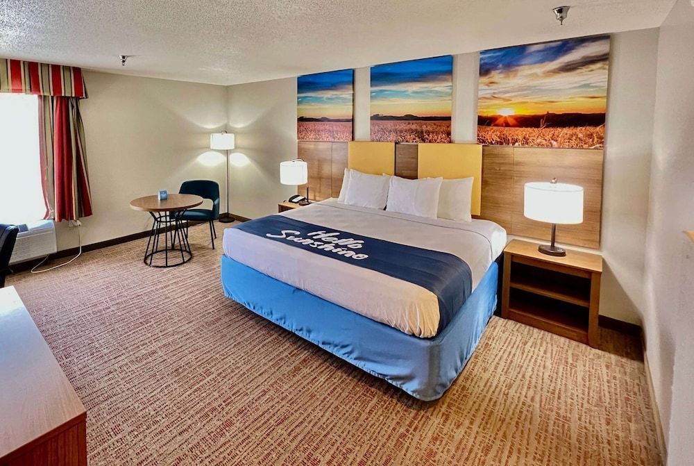 Days Inn by Wyndham Rayne/Crowley 1
