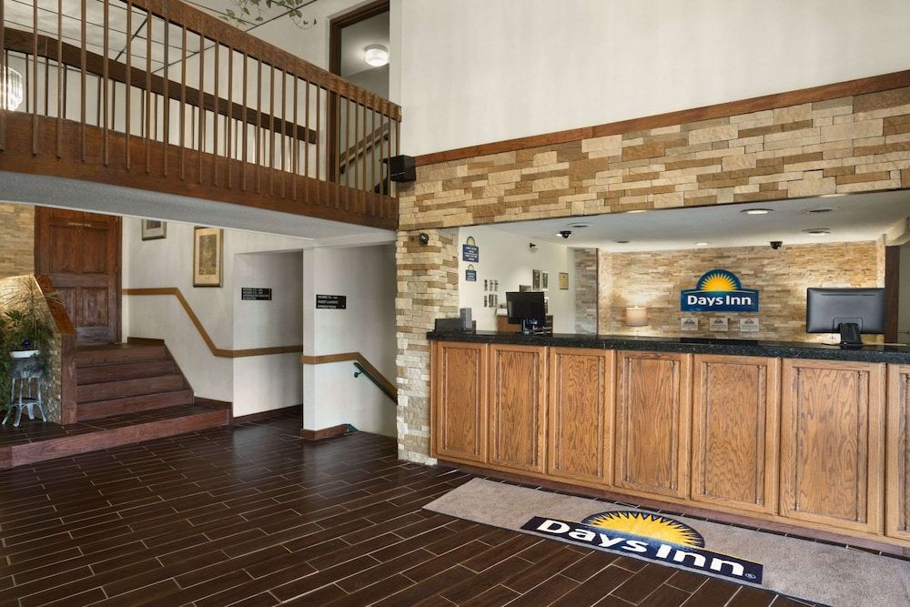 Ramada by Wyndham Pittsburgh/New Stanton 2