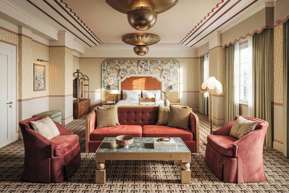 The Stoneleigh, Autograph Collection 1