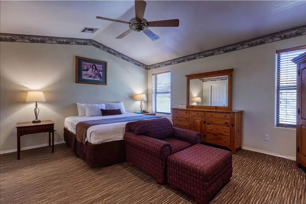 Majestic Mountain Inn 1