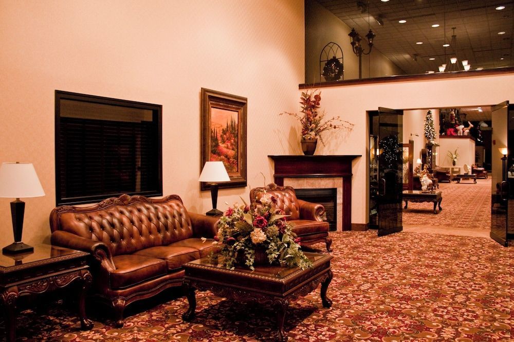 Holiday Inn Express & Suites Mentor - Banquet Center by IHG 1