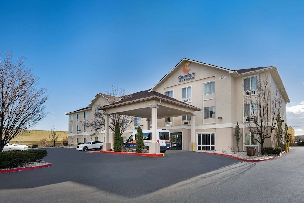 Comfort Inn & Suites Airport Convention Center 1