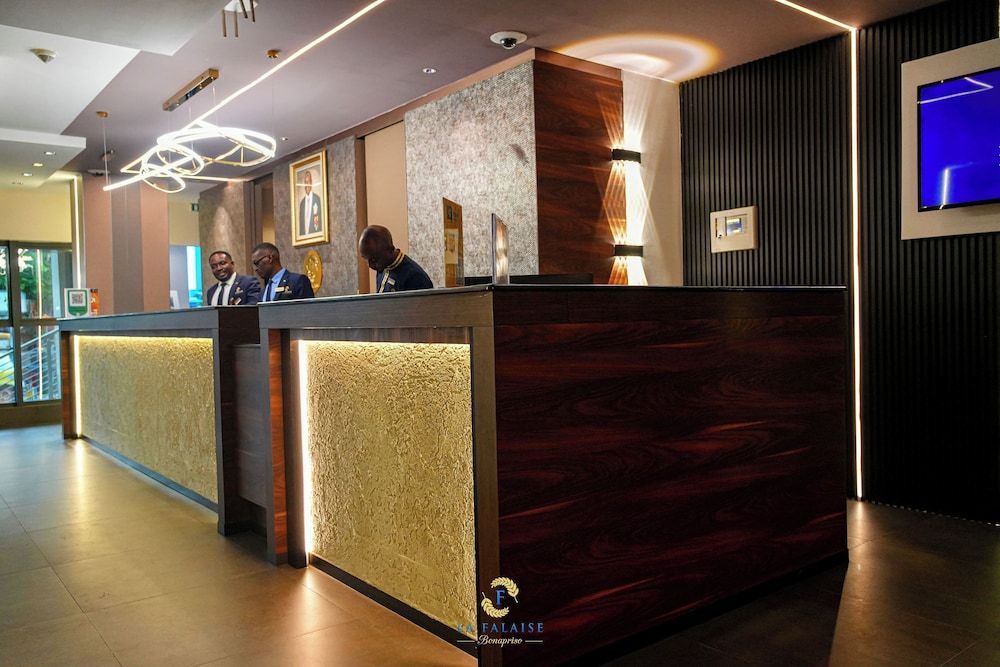 Hotel La Falaise Bonapriso 2