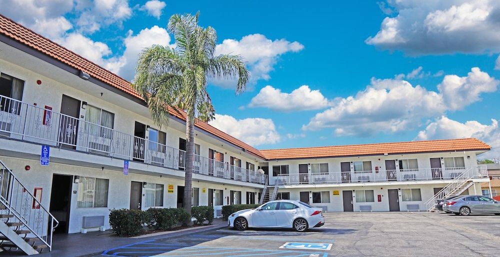 Hawthorne Plaza Inn Near LAX 1