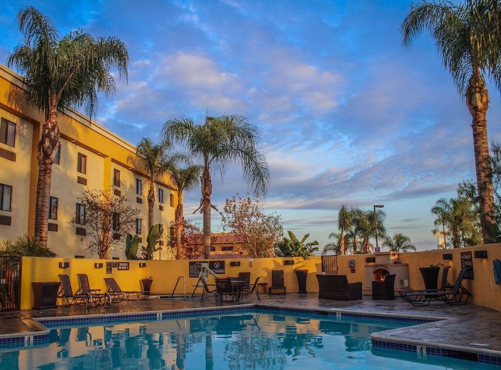 Best Western Plus Arrowhead Hotel 1