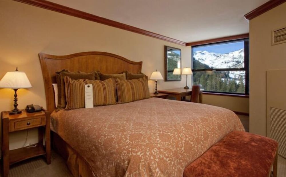 Everline Resort and Spa, Lake Tahoe 2