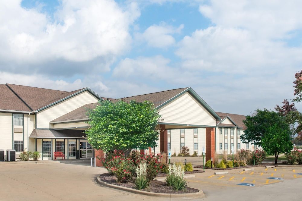 Ramada by Wyndham Springfield North 1