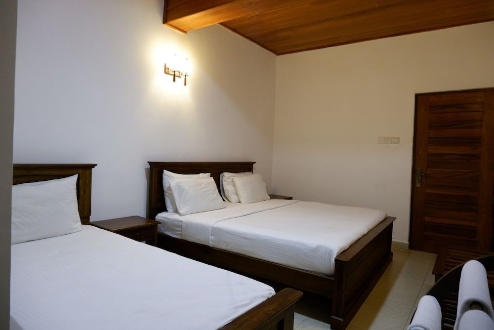 RIVERSIDE INN HOTEL 1