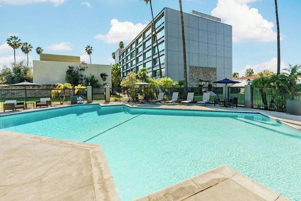 Courtyard by Marriott Los Angeles Woodland Hills 1
