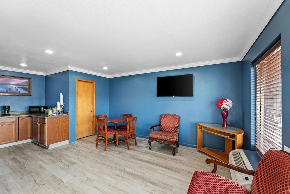 Americas Best Value Inn-Indianola 2