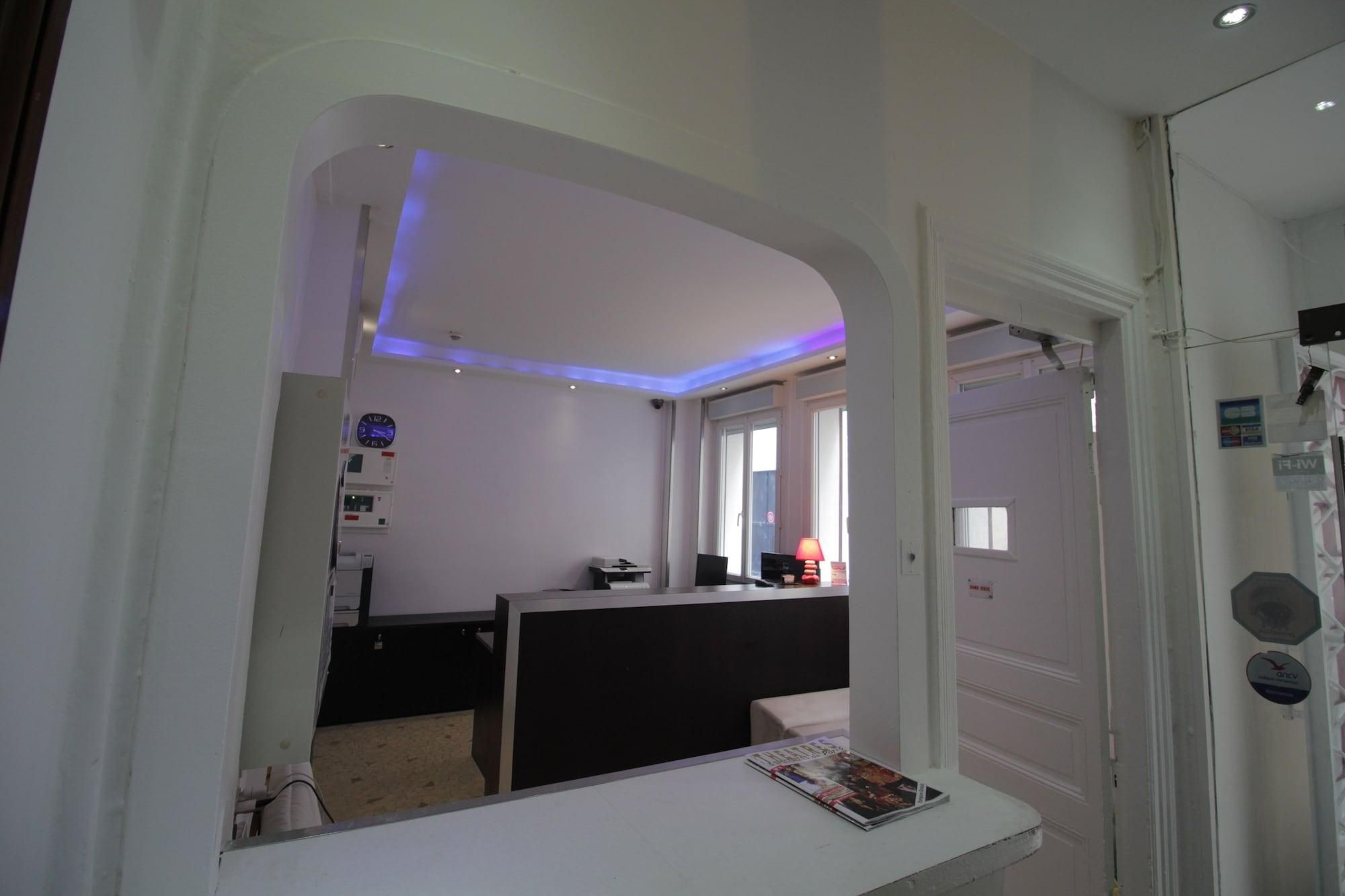 Modern's Hotel 1