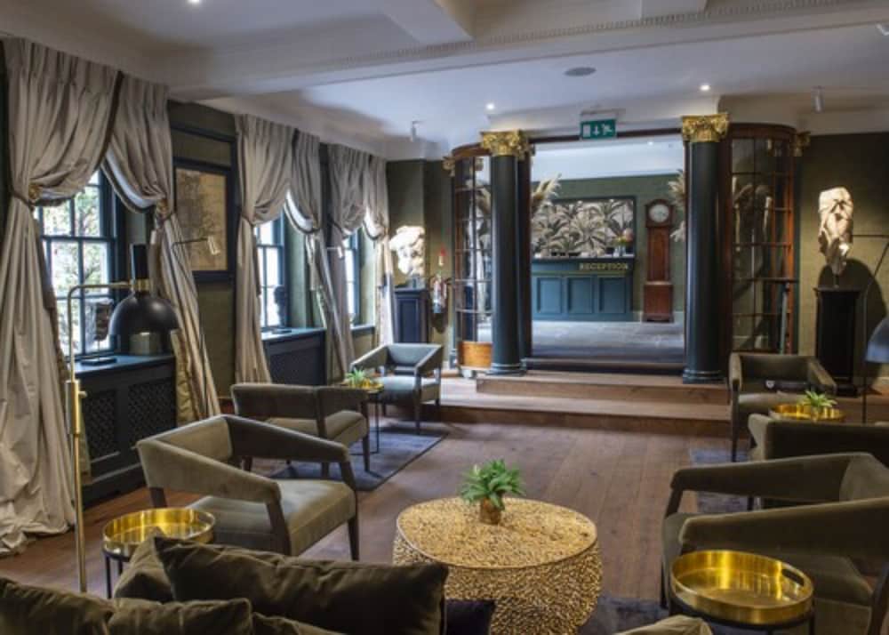 Bush Hotel Farnham 2