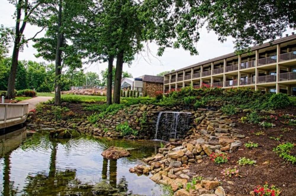 Fourwinds Lakeside Inn & Marina 1