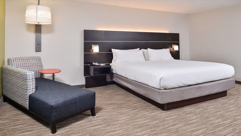 Holiday Inn Express & Suites PARKERSBURG EAST by IHG 2