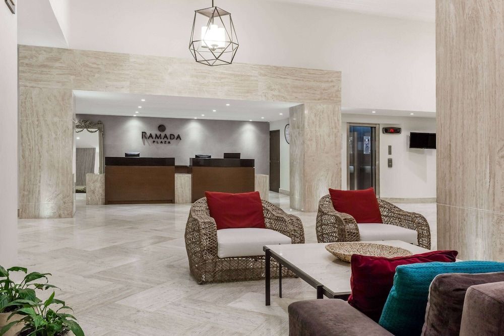 Ramada Plaza by Wyndham Leon 2