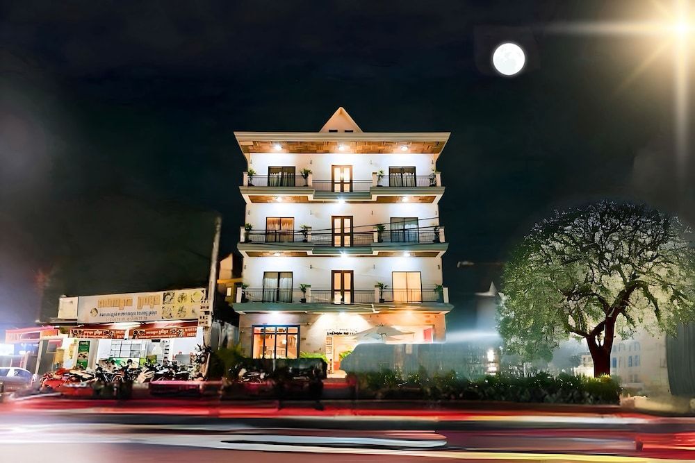 VPlus Hotel 1