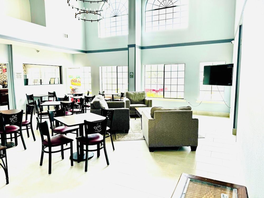 Quality Inn Near Seaworld - Lackland 2