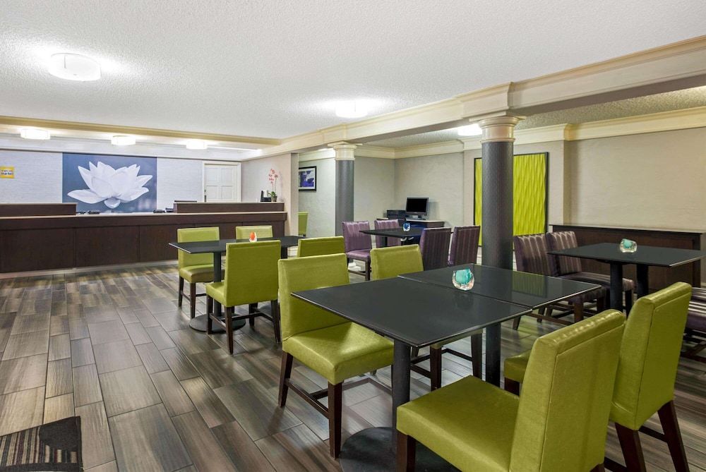 La Quinta Inn by Wyndham Fresno Yosemite 2
