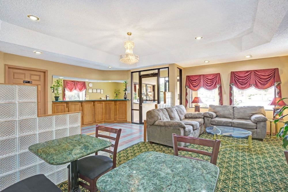 Travelodge by Wyndham Forest Park Atlanta South 1