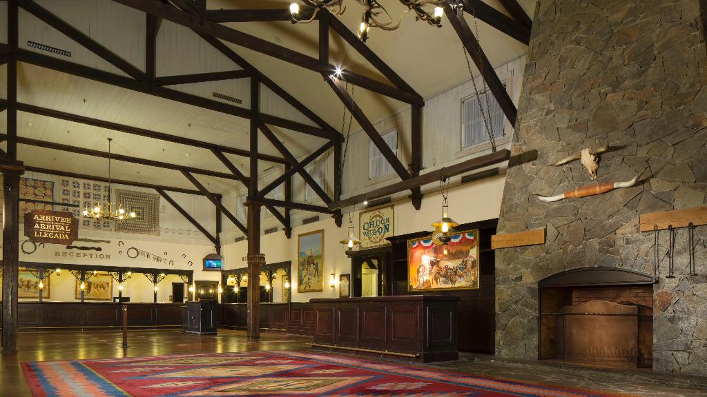 Disney Hotel Cheyenne + Tickets 2
