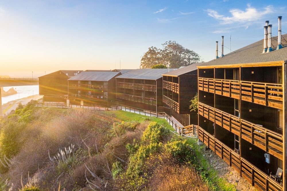 Harbor Lite Lodge 1