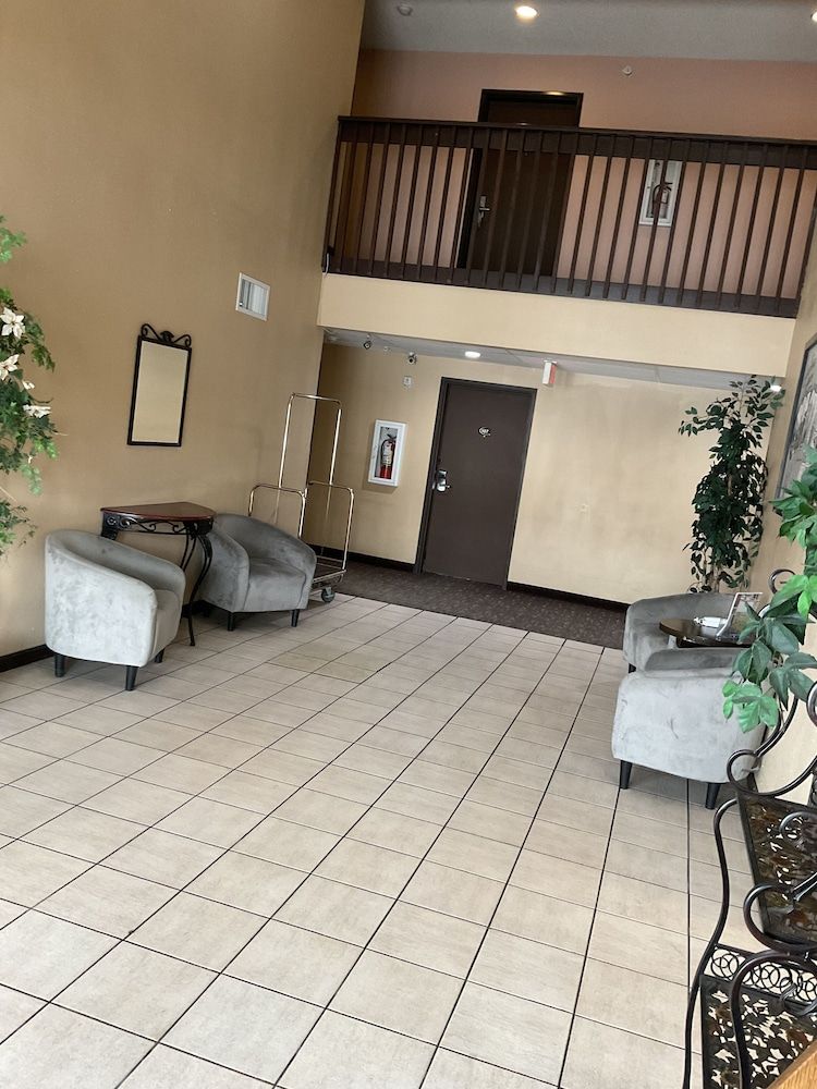 Super 8 by Wyndham Colorado Springs Airport 2
