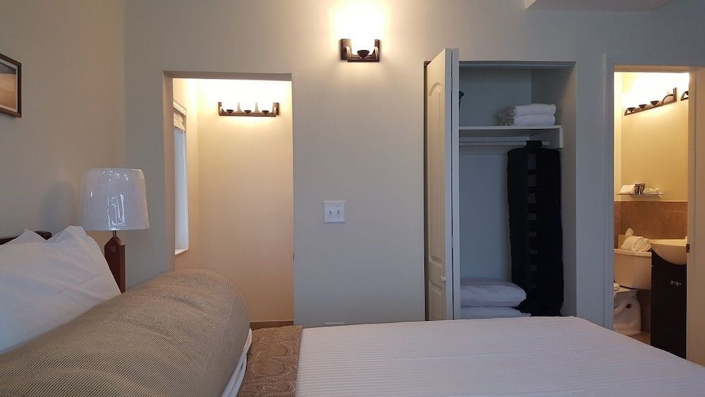 Le Cabanon Motel 2