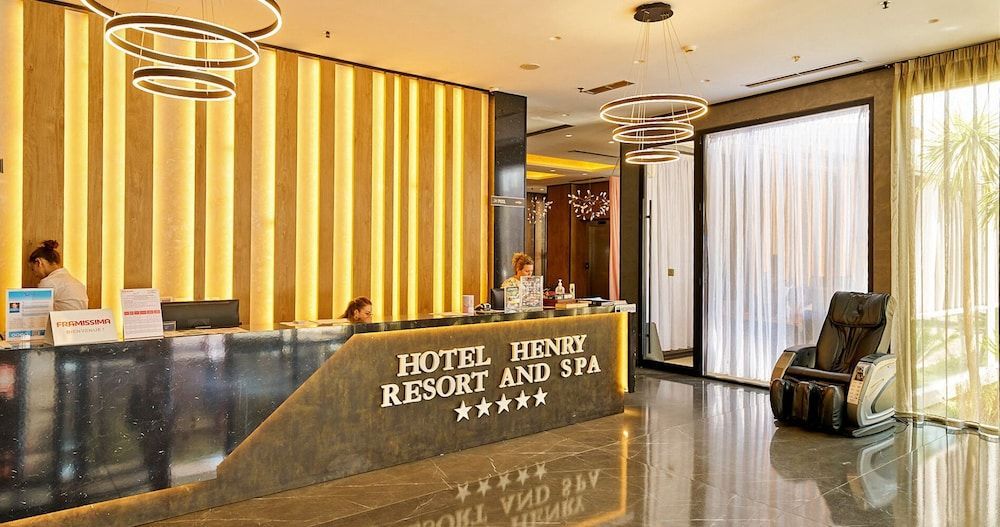Henry Resort & Spa 2