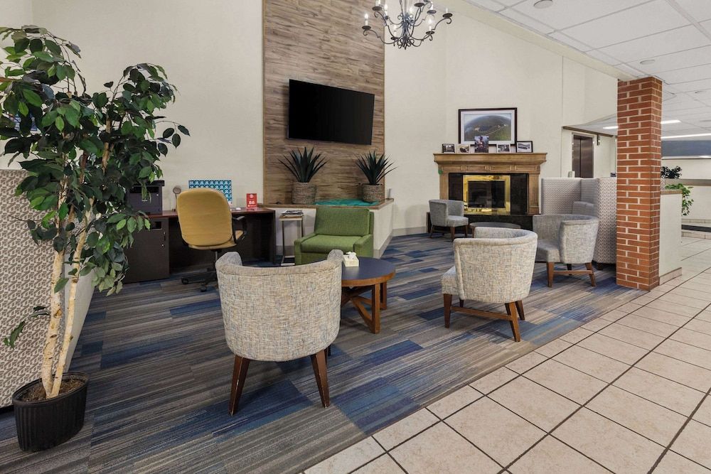 Quality Inn & Suites Altoona 1