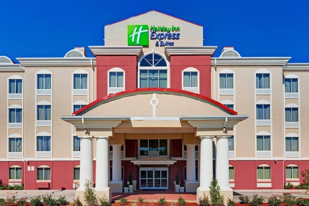Holiday Inn Express & Suites BYRAM by IHG 1