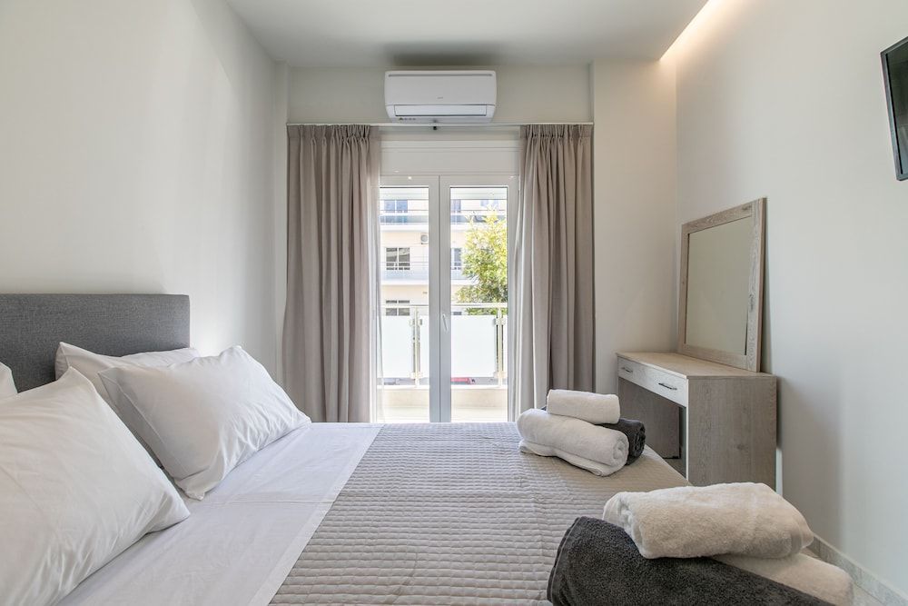 Neaira City Apartment Near The Beach 1