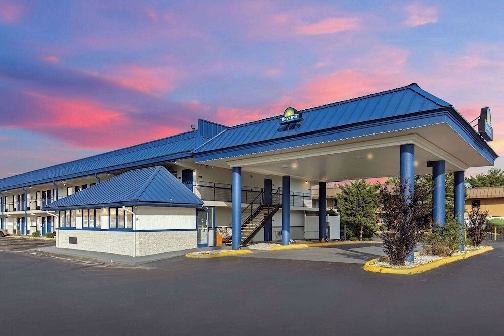 Days Inn by Wyndham Knoxville North 1