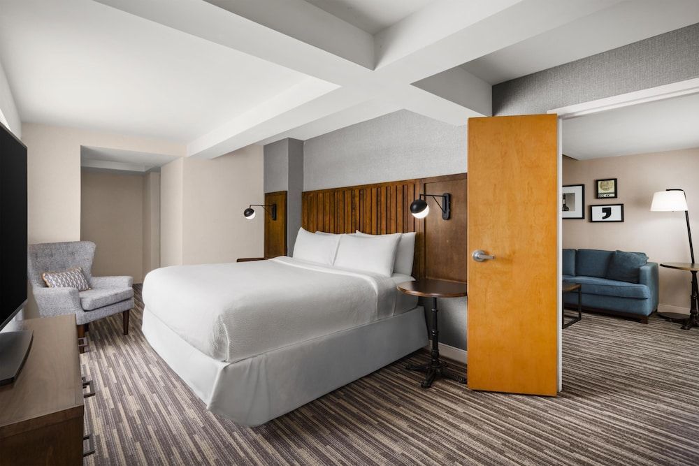 Best Western Premier Plainview-Long Island Hotel 1