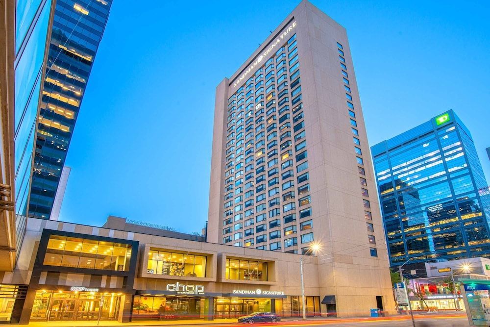 Sandman Signature Edmonton Downtown Hotel 1