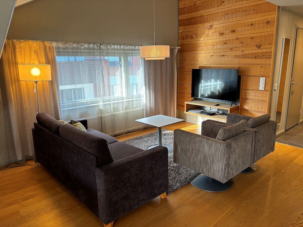 Levi Suites Unna Mànnu 1